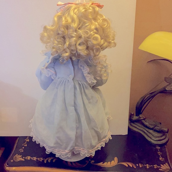 Hamilton Collection doll - Picture 4 of 5